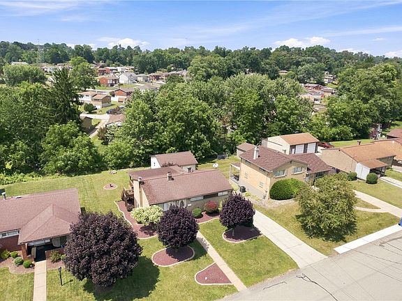 5th image of 13581 Saint Clair Dr