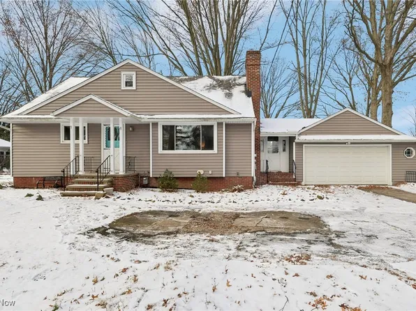 6086 Crossview Rd, Seven Hills, OH 44131