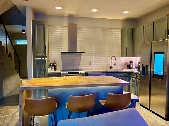 3rd image of 2456 Caravelle Cir