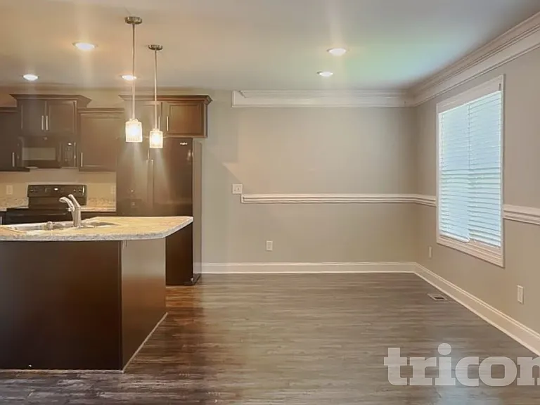 513 Sourwood Dr — Photo 3