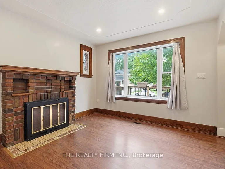 97 Springbank Dr — Photo 11