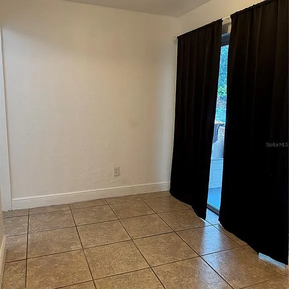 930 Emerald Dr — Photo 9