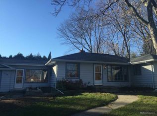 1150 Thames Dr, Rochester Hills, MI 48307