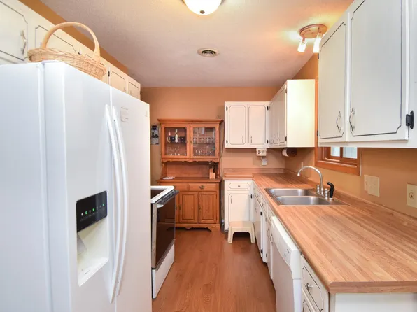 5765 Stacy Trl, Stacy, MN 55079