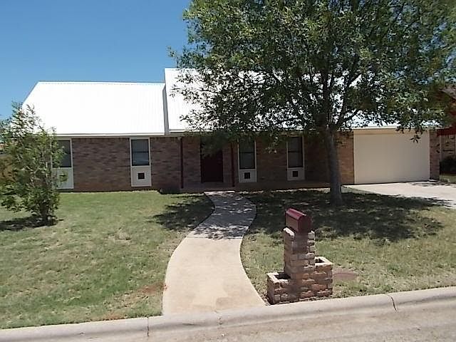 1st image of 833 Chanticleers Ln