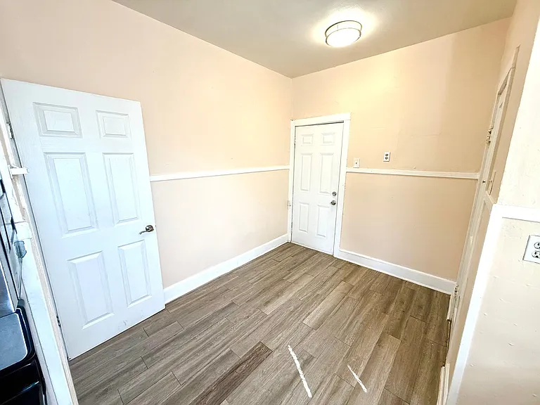 411 Canton — Photo 10