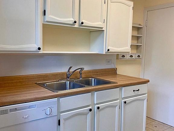 4th image of 623 Waukegan Rd