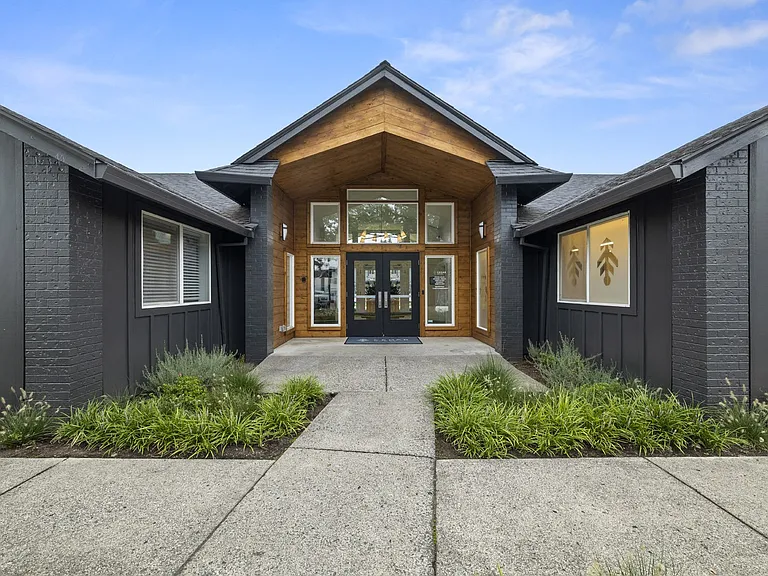 Cedar House — Photo 35