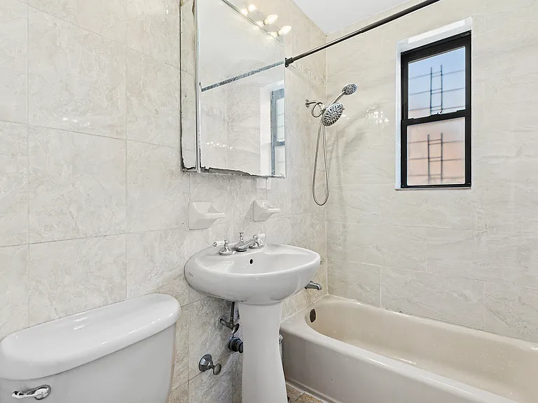 665 Thwaites Pl #6T — Photo 6