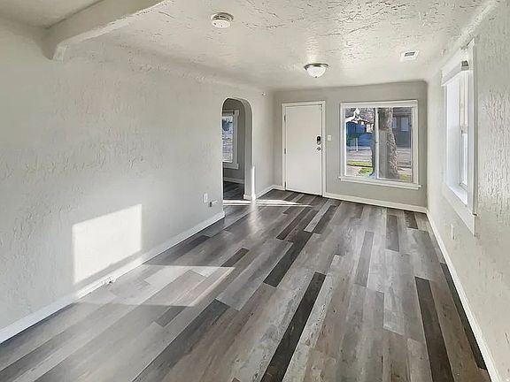 2nd image of 2866 Pingree Ave #1