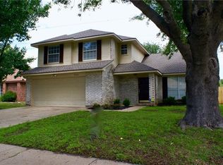 2868 Red Oak Dr, Grand Prairie, TX 75052