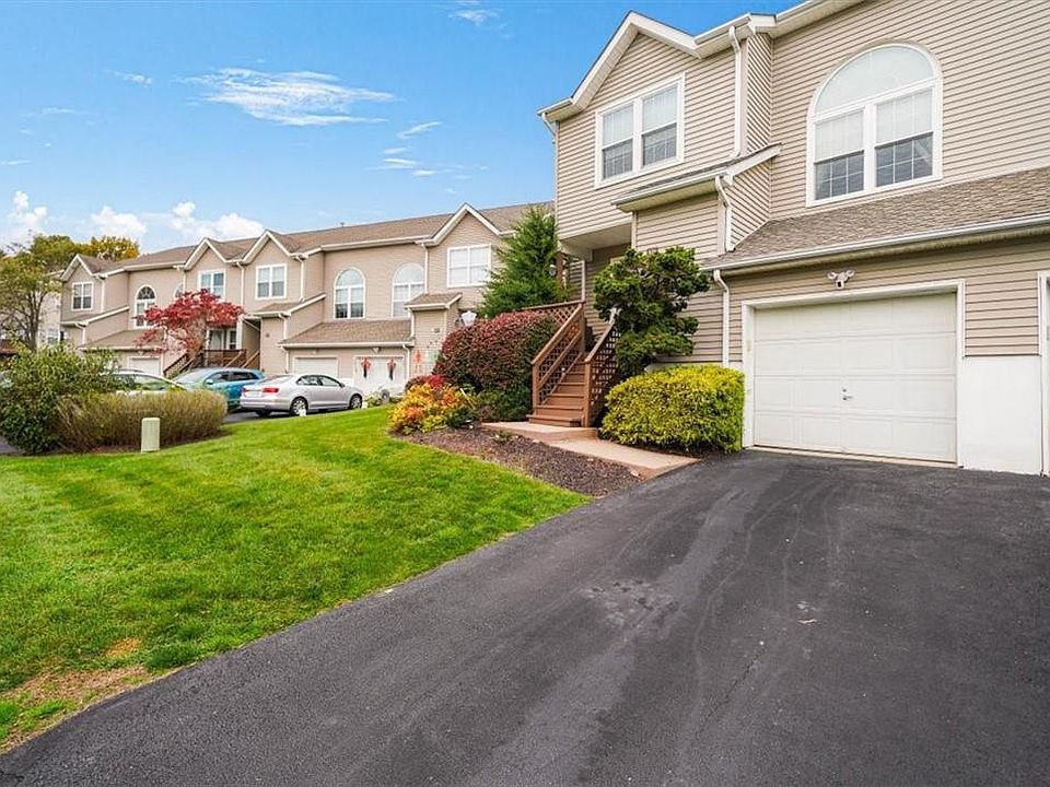 1st image of 609 Crab Apple Lane