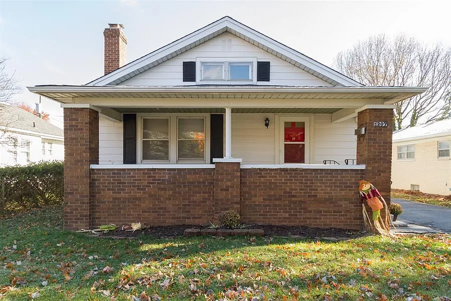 1207 N Riley Ave photo 1
