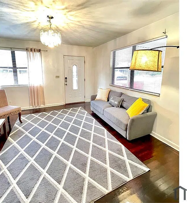 4 bed, 1641 sqft, $2,300 — Photo 4