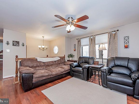 3rd image of 274 Laguna Cir