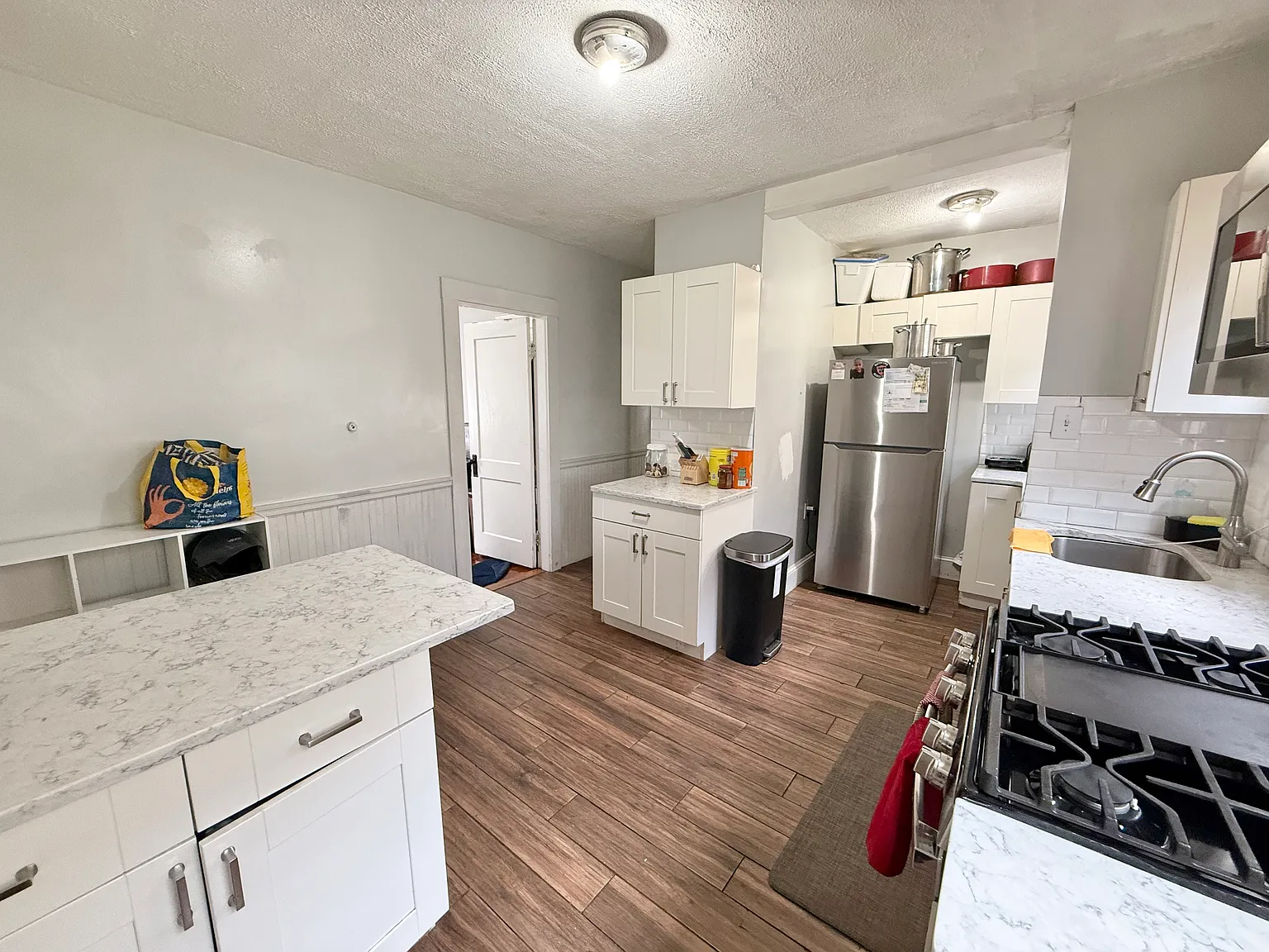 3 bed, 1100 sqft, $3,200 — Photo 4