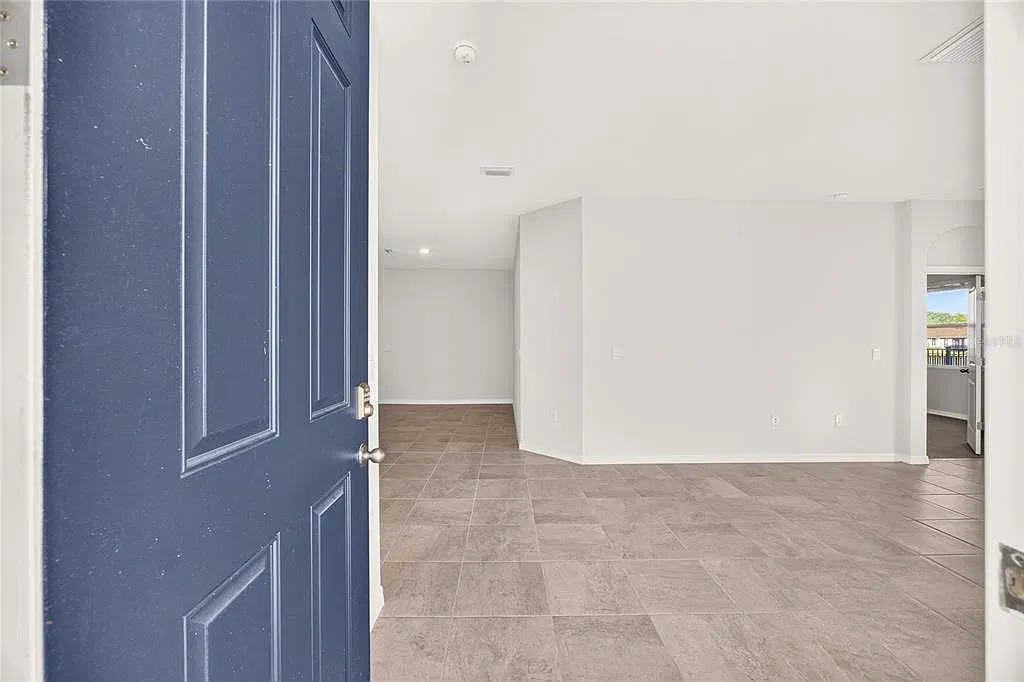 3 bed, 2.0 bath, 1552 sqft, $2,300 — Photo 3