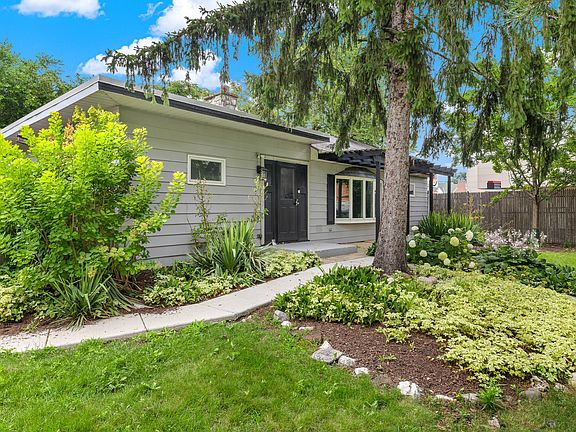 3rd image of 268 N Bonnie Brae Ave