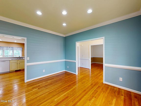 5th image of 1140 Greenbriar Dr