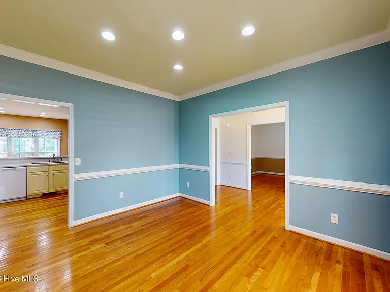 1140 Greenbriar Dr — Photo 5