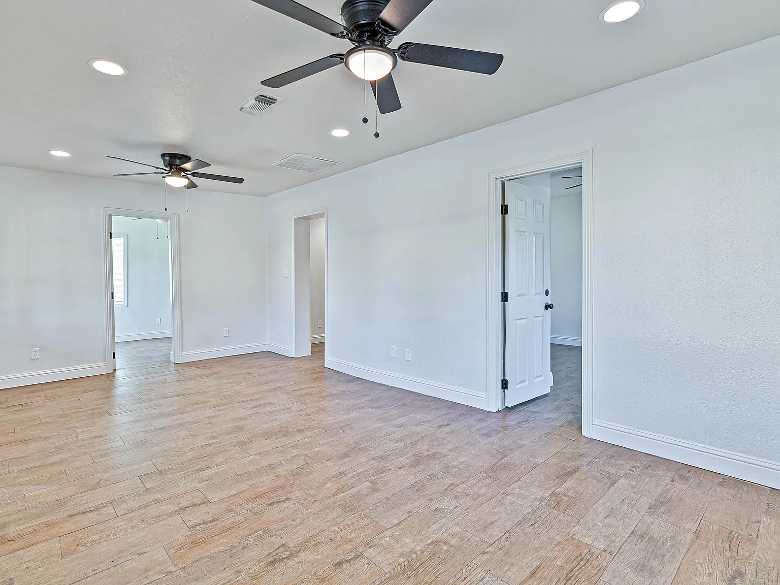 3 bed, 1129 sqft, $2,100 — Photo 3