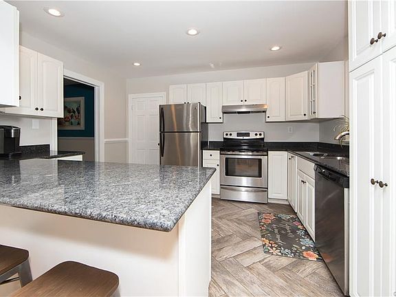 4th image of 2605 Penrose Dr