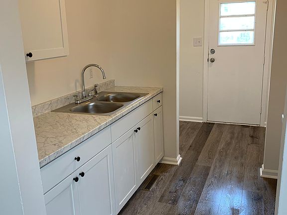 2nd image of 2420 Woodhill Dr
