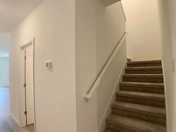 4th image of 709 Holly Lakes Dr