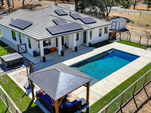 5900 Stanley Dr, Auburn, CA 95602