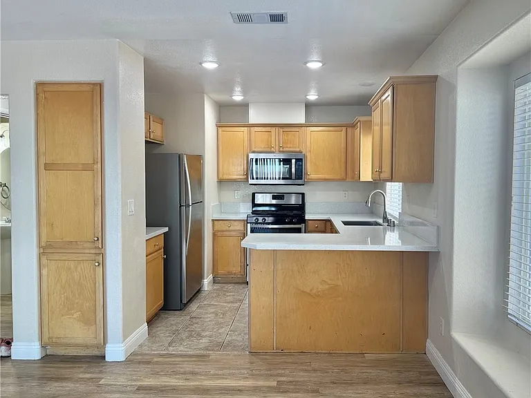 7512 Jacaranda Leaf St — Photo 6