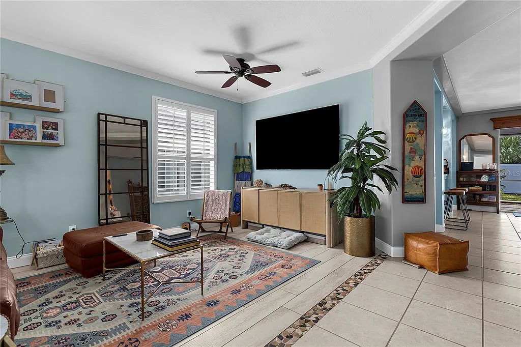 3 bed, 2.0 bath, 1921 sqft, $3,500 — Photo 3
