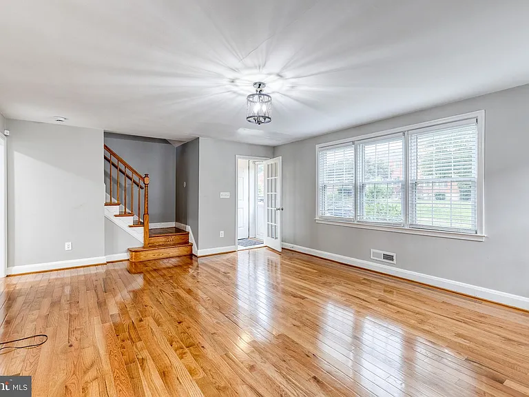 1517 Dellsway Rd — Photo 7