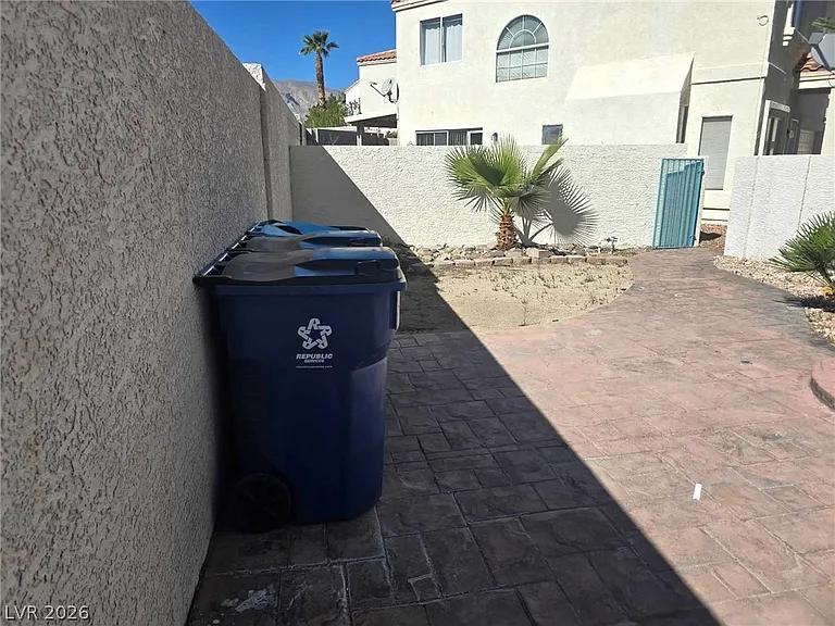 8829 Cornwall Glen Ave — Photo 9