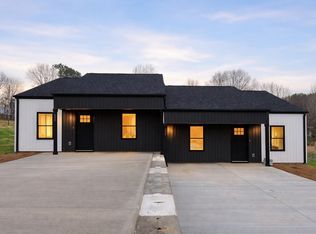 285/287 Scenic Ave, Campobello, SC 29322