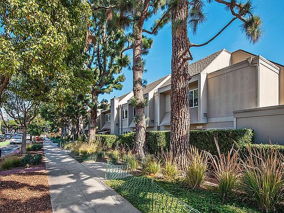 4th image of 2510 Arizona Ave #8