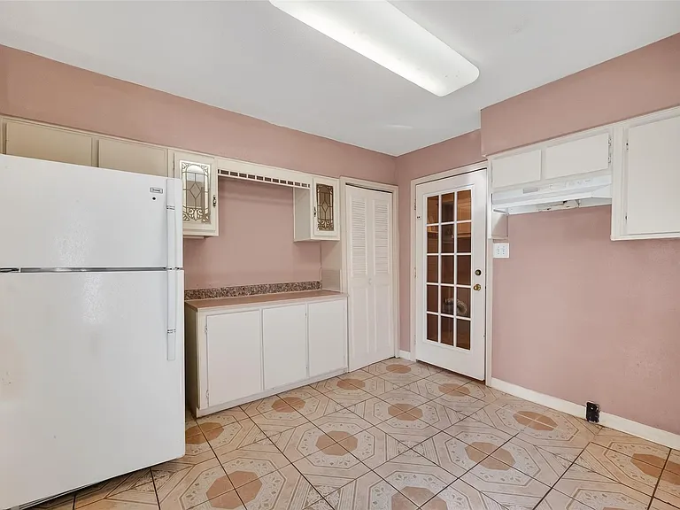 968 Garapan St — Photo 5