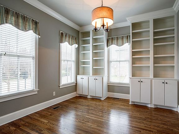 3rd image of 633 Stonewater Blvd