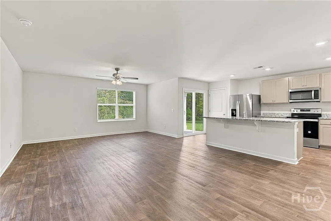 3 bed, 2.0 bath, 1469 sqft, $2,175 — Photo 4