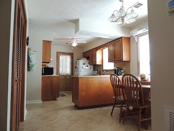 3rd image of 1903 Britton Dr