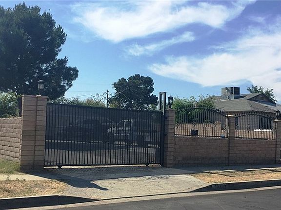 2nd image of 10925 Burnet Ave