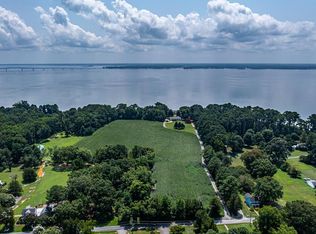 223 Sandy Ln, Weems, VA 22576