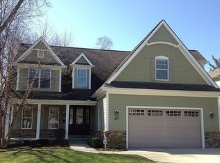 225 8th St, Downers Grove, IL 60515