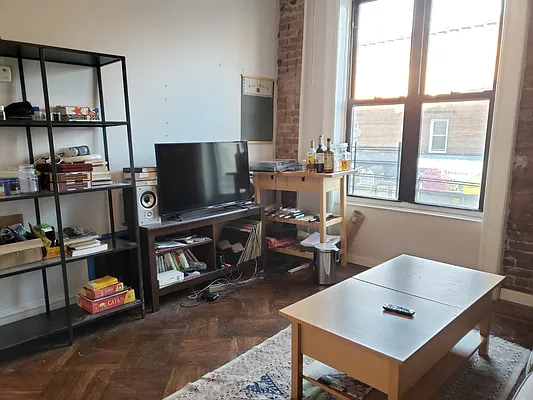 Rented by HFF Realty LLC | media 3