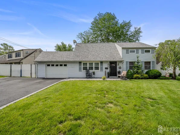 5 Wendy Rd, Colonia, NJ 07067