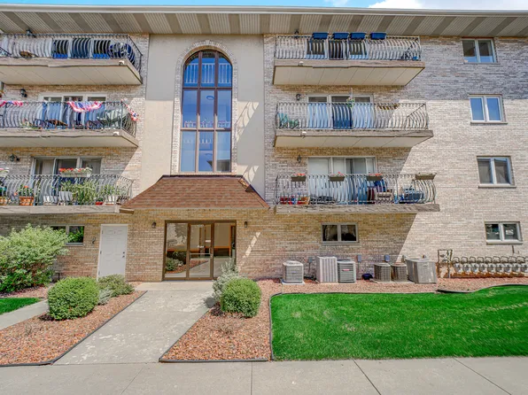 6264 S Gullikson Rd APT 4A, Chicago, IL 60638