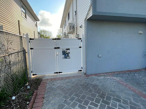 3rd image of 252 Abingdon Ave #1