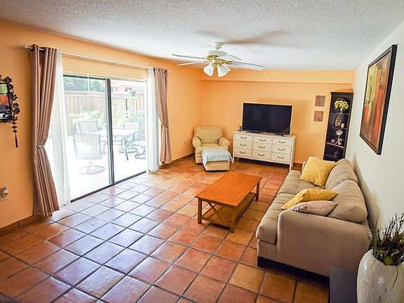 4th image of 410 Live Oak Ln
