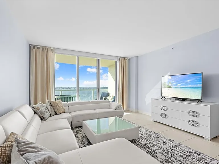 3000 Oasis Grand Blvd #1101 — Photo 4