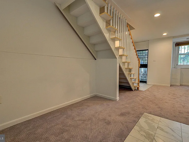 1209 I St SE — Photo 12