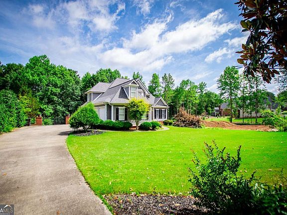 3rd image of 204 Pinehurst Way